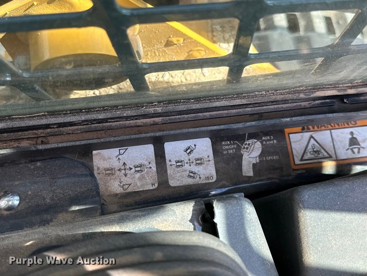 image for item DO7156 2022 John Deere 317G tracked skid steer loader