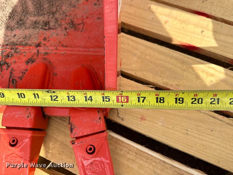 image for item DO7165 Kubota  K7789 mini excavator bucket 