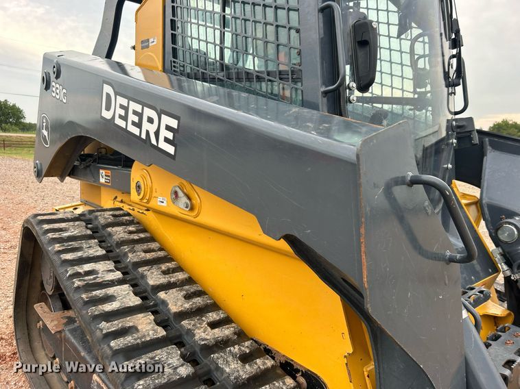 image for item DO7456 2017 John Deere 331G tracked skid steer loader