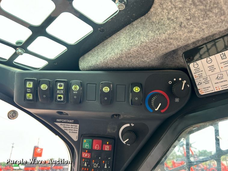 image for item DO7456 2017 John Deere 331G tracked skid steer loader