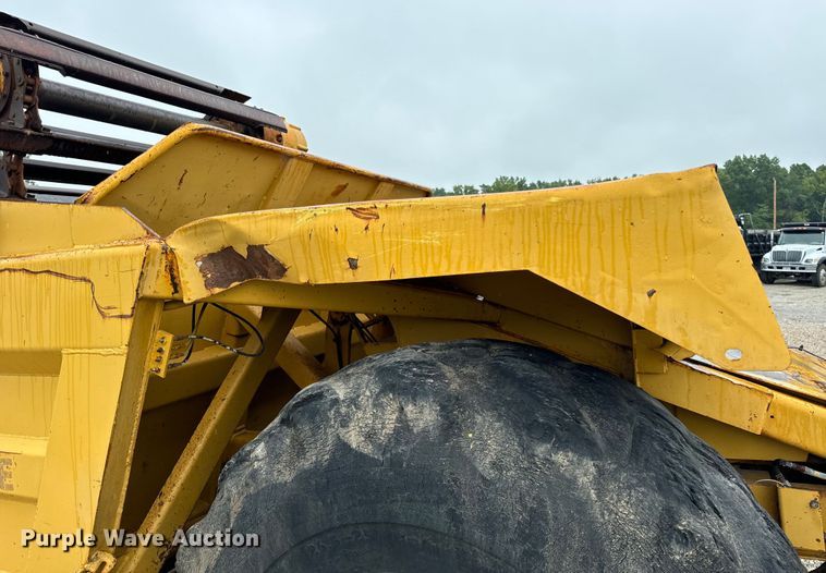 image for item DP6668 1981 John Deere  862 elevating scraper