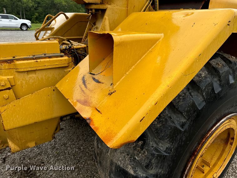 image for item DP6668 1981 John Deere  862 elevating scraper