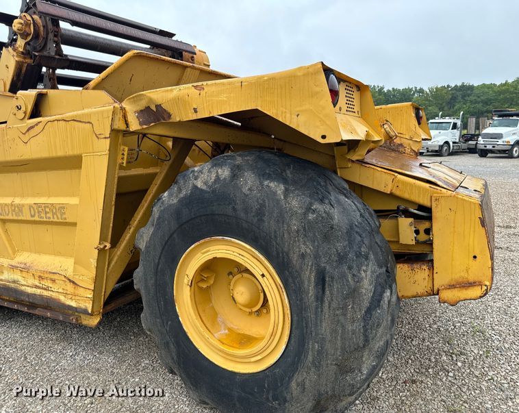 image for item DP6668 1981 John Deere  862 elevating scraper