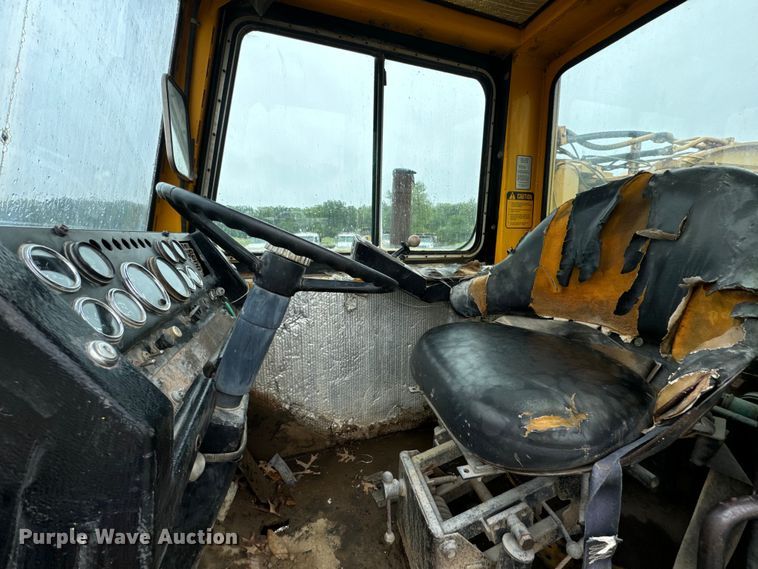 image for item DP6668 1981 John Deere  862 elevating scraper