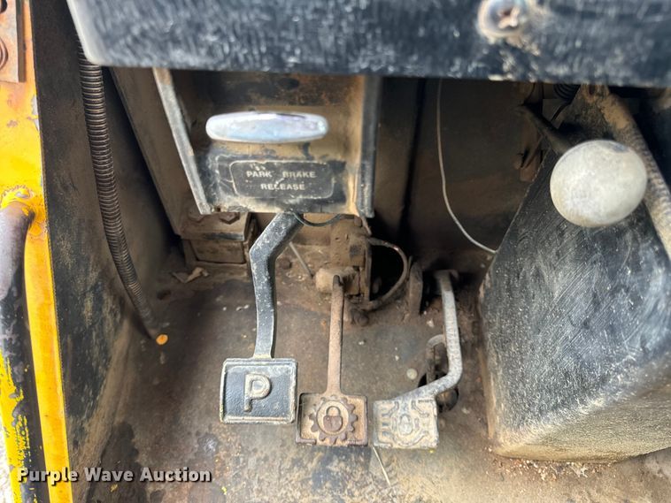 image for item DP6668 1981 John Deere  862 elevating scraper