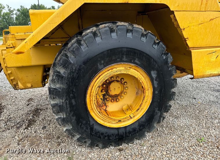 image for item DP6668 1981 John Deere  862 elevating scraper