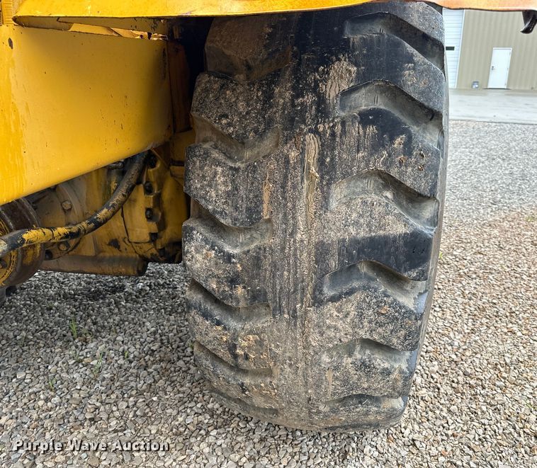 image for item DP6668 1981 John Deere  862 elevating scraper