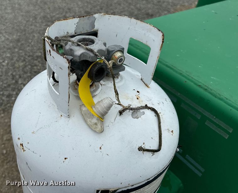 image for item DP6669 1998 Neal HT250T Asphalt Tack melter applicator trailer