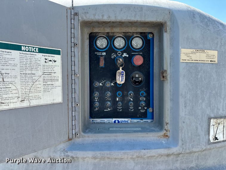 image for item DP6697 2000 Genie S-45 boom lift