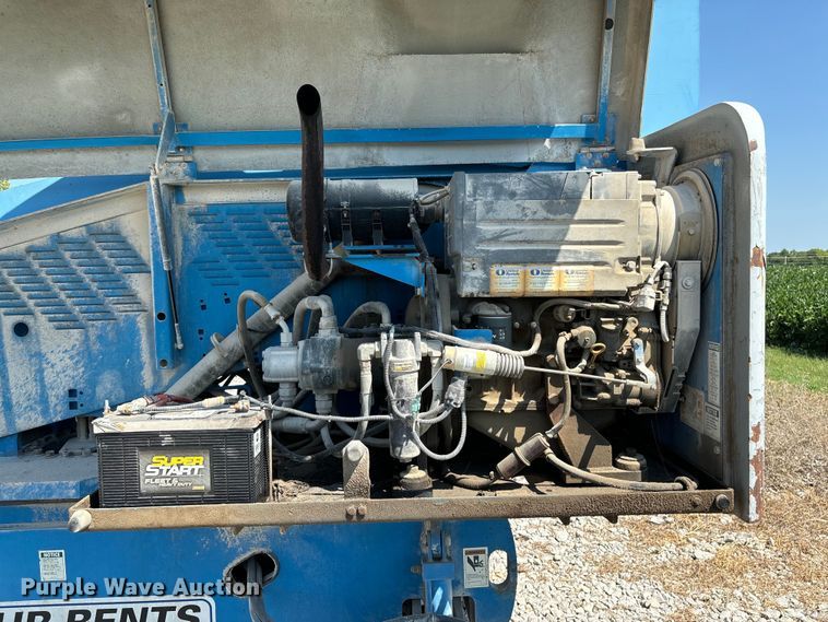 image for item DP6697 2000 Genie S-45 boom lift