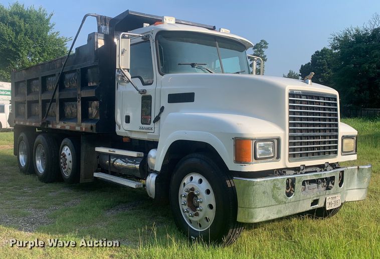 image for item DP8772 2009 Mack CHU613 dump truck