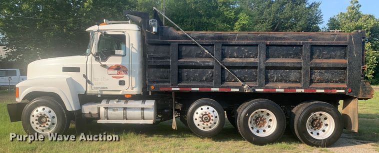 image for item DP8772 2009 Mack CHU613 dump truck