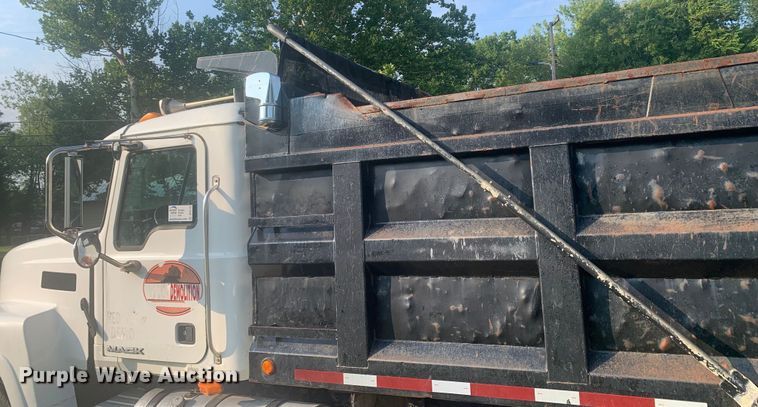 image for item DP8772 2009 Mack CHU613 dump truck