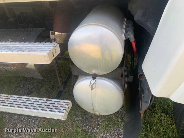 image for item DP8772 2009 Mack CHU613 dump truck