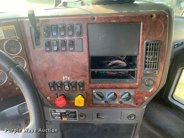 image for item DP8772 2009 Mack CHU613 dump truck