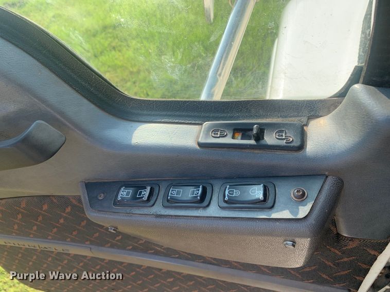 image for item DP8772 2009 Mack CHU613 dump truck