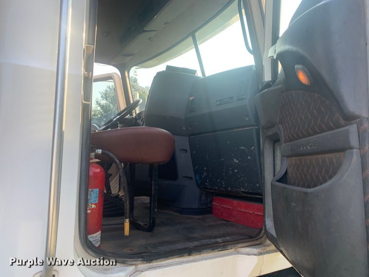 image for item DP8772 2009 Mack CHU613 dump truck