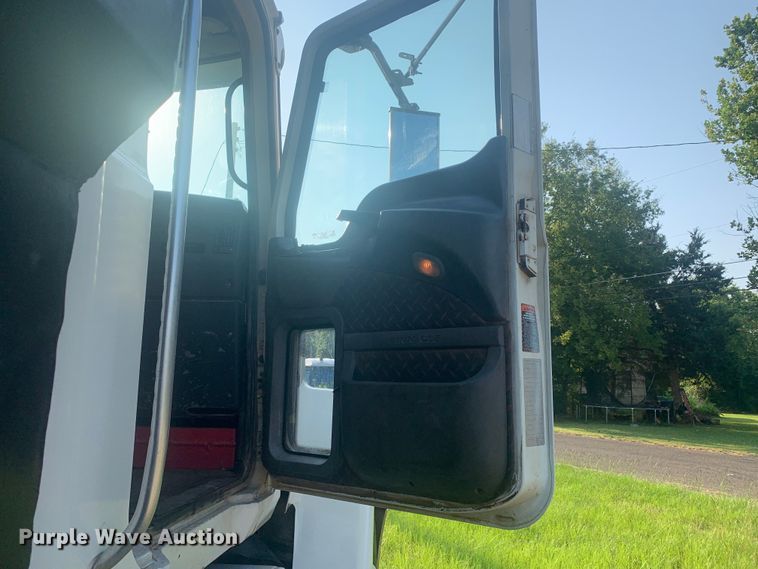 image for item DP8772 2009 Mack CHU613 dump truck