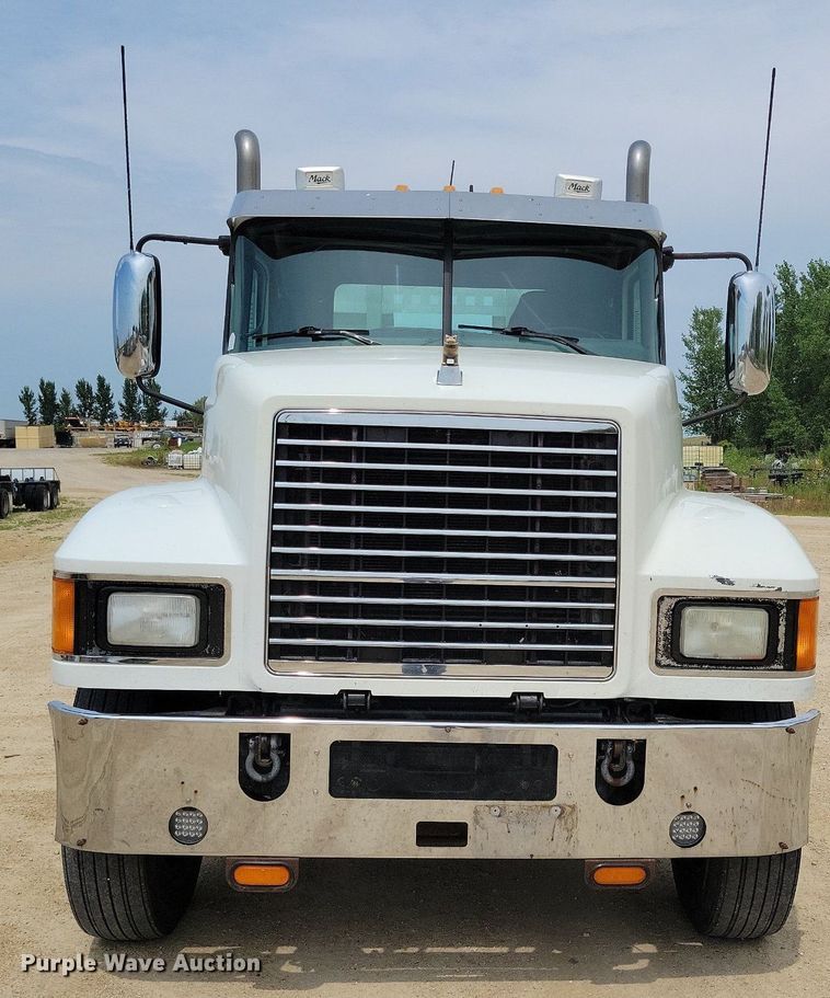 image for item DR4384 2013 Mack CHU613 semi truck