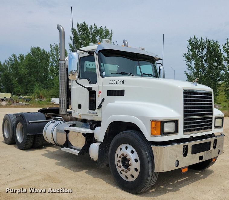 image for item DR4384 2013 Mack CHU613 semi truck