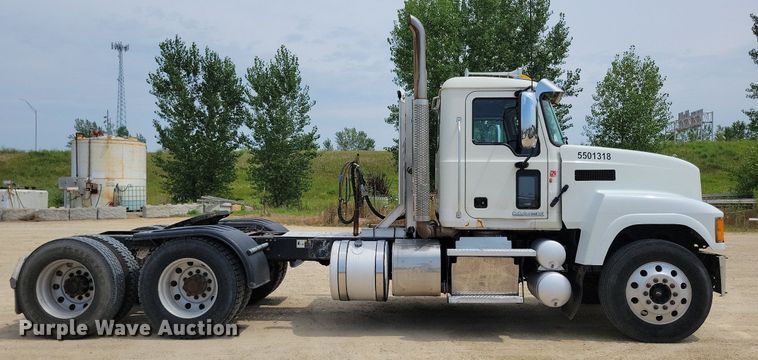 image for item DR4384 2013 Mack CHU613 semi truck