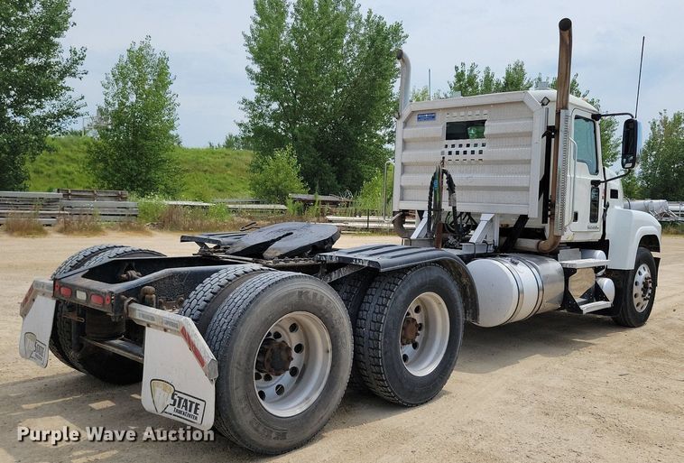 image for item DR4384 2013 Mack CHU613 semi truck
