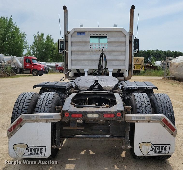 image for item DR4384 2013 Mack CHU613 semi truck