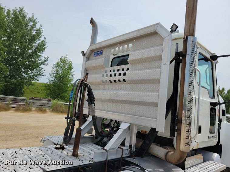 image for item DR4384 2013 Mack CHU613 semi truck