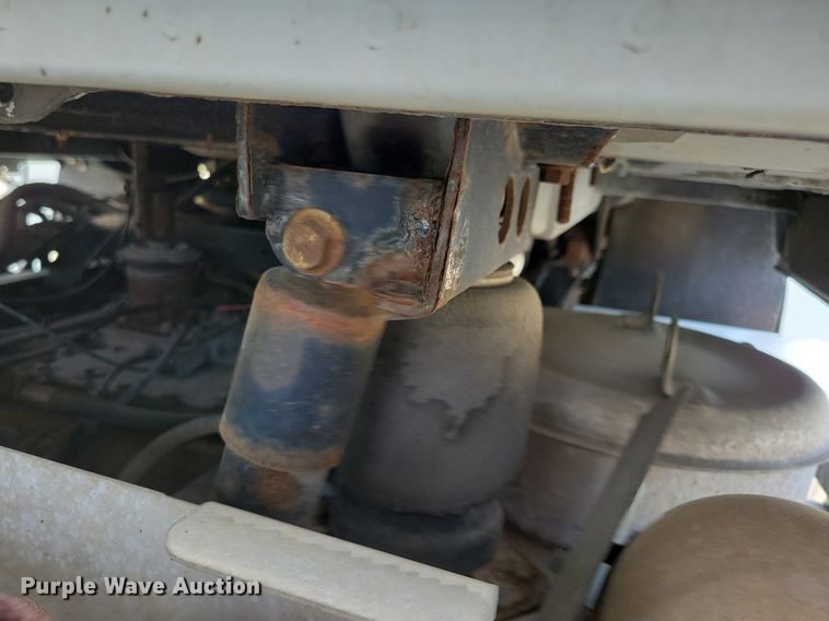 image for item DR4384 2013 Mack CHU613 semi truck