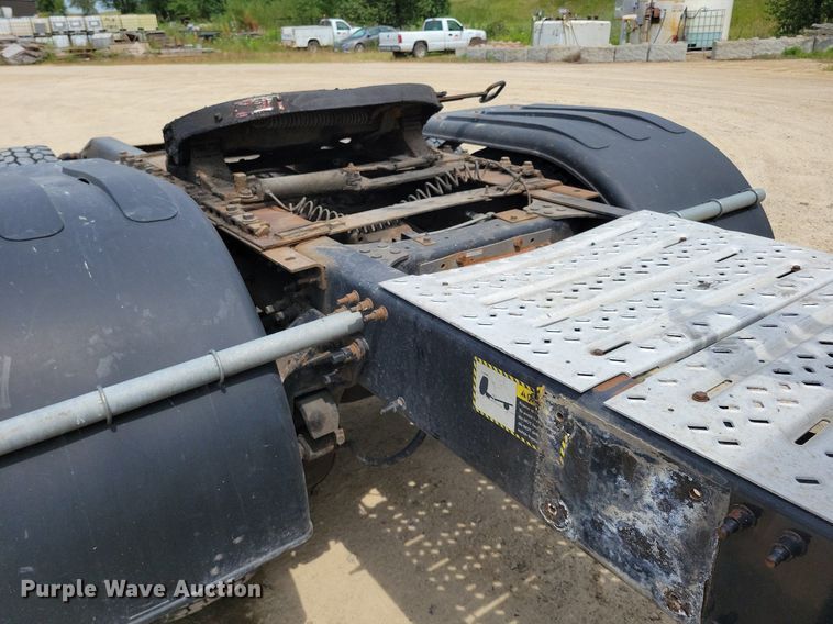 image for item DR4384 2013 Mack CHU613 semi truck