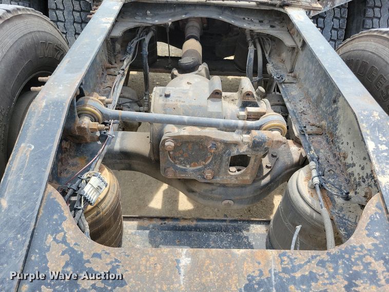 image for item DR4384 2013 Mack CHU613 semi truck