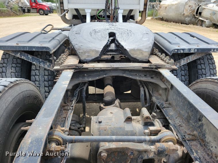 image for item DR4384 2013 Mack CHU613 semi truck