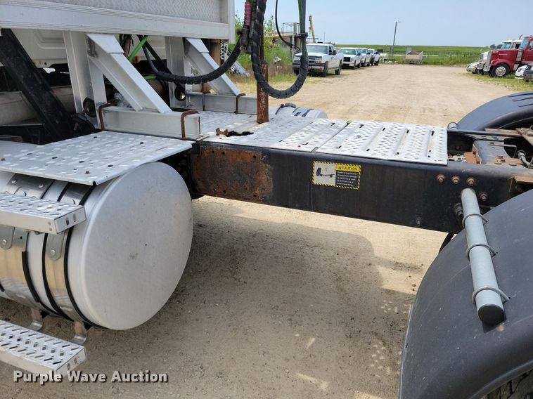 image for item DR4384 2013 Mack CHU613 semi truck