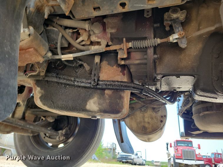 image for item DR4384 2013 Mack CHU613 semi truck