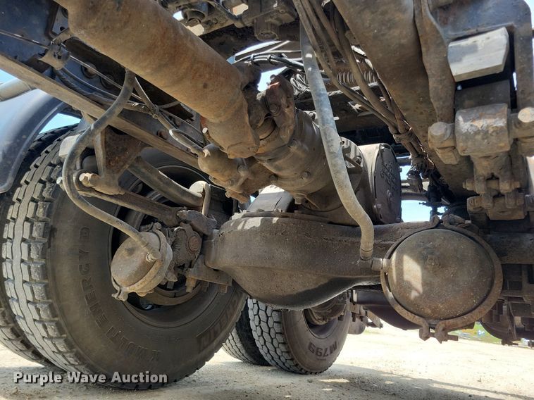 image for item DR4384 2013 Mack CHU613 semi truck