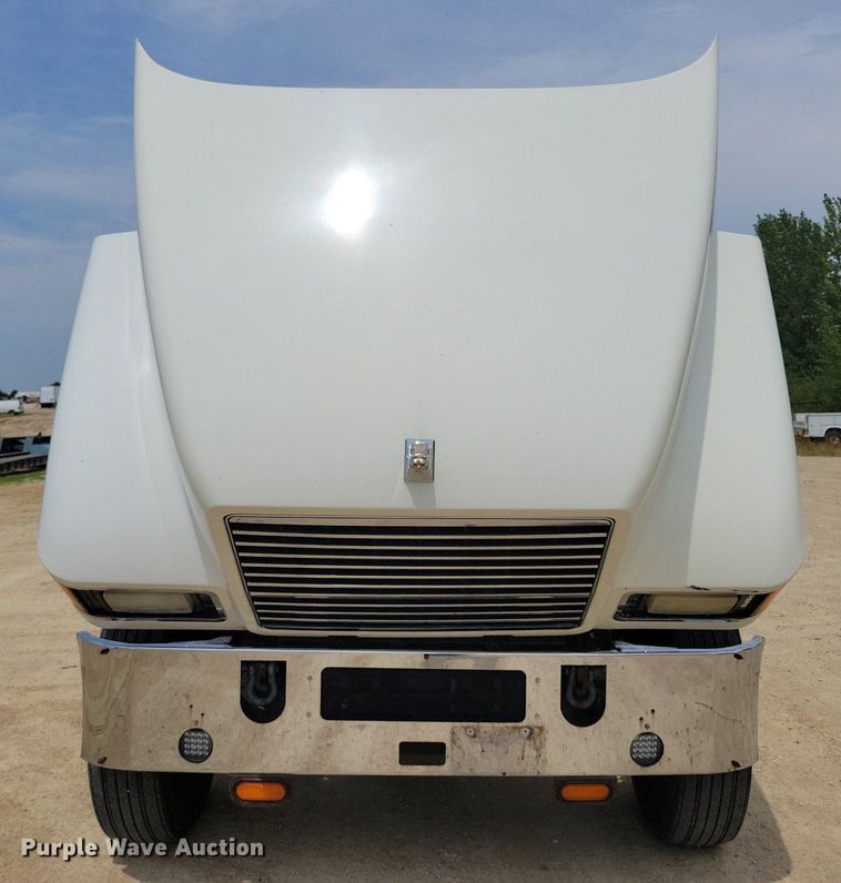 image for item DR4384 2013 Mack CHU613 semi truck