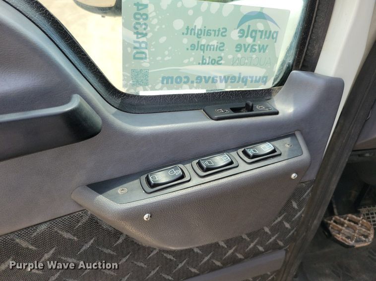 image for item DR4384 2013 Mack CHU613 semi truck