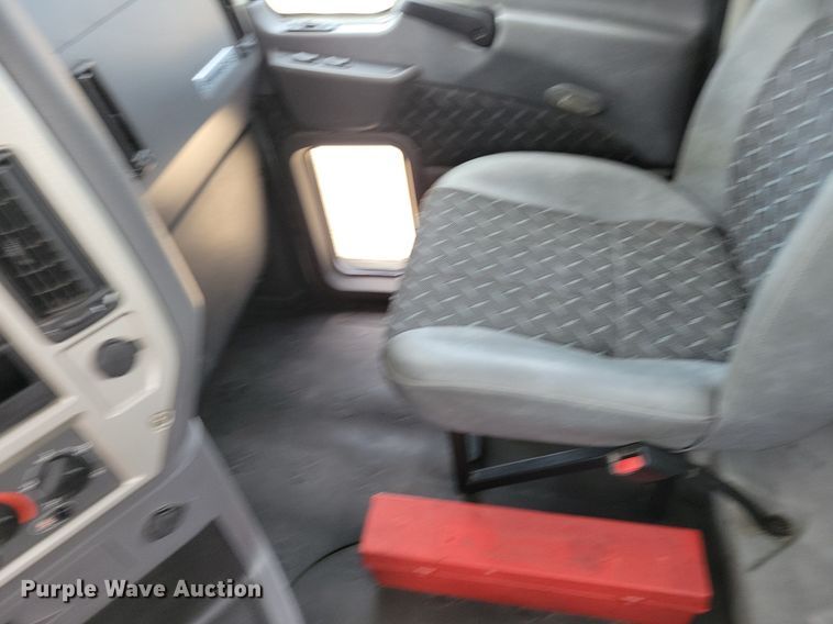 image for item DR4384 2013 Mack CHU613 semi truck