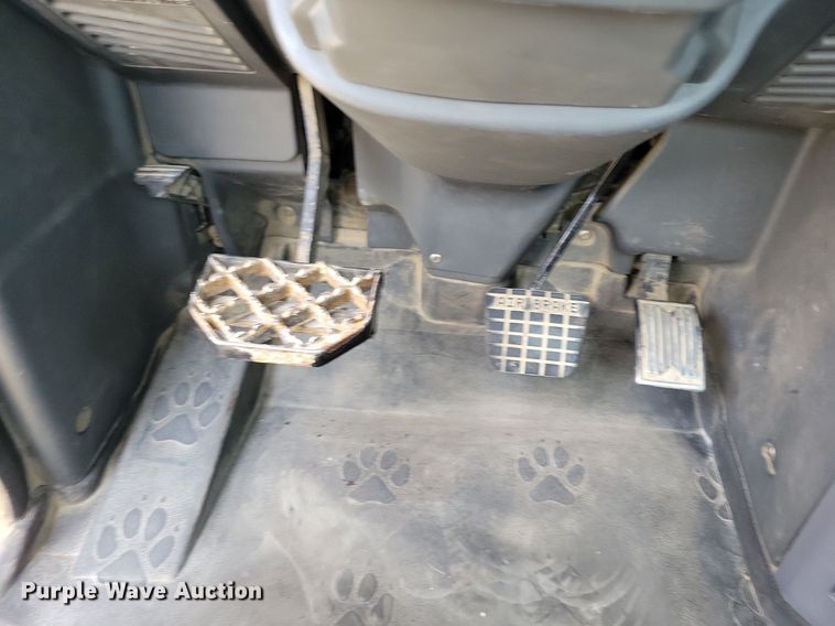 image for item DR4384 2013 Mack CHU613 semi truck