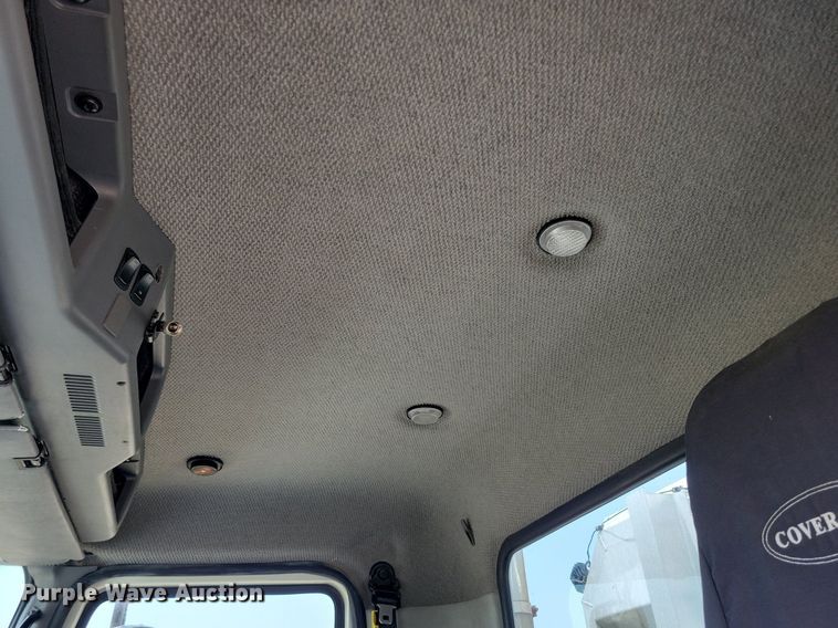 image for item DR4384 2013 Mack CHU613 semi truck