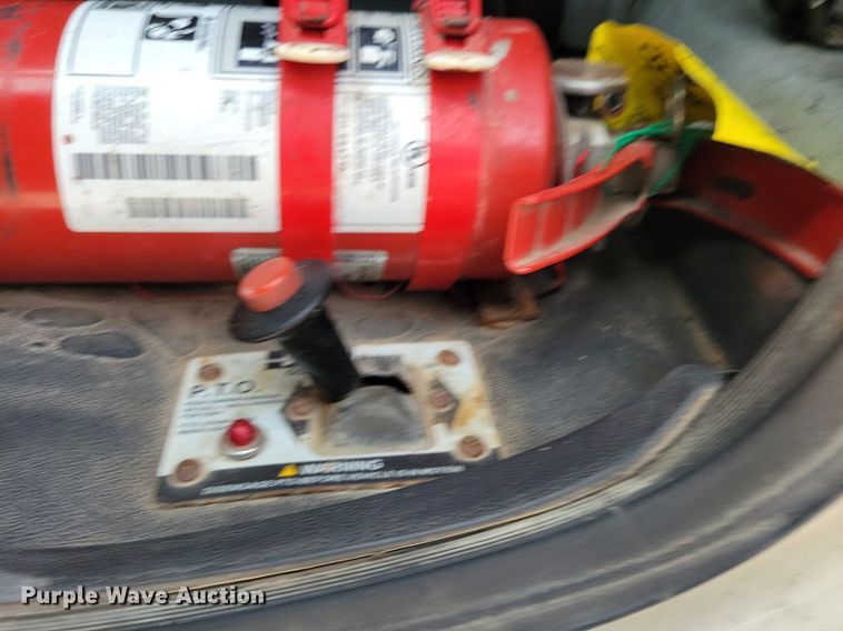 image for item DR4384 2013 Mack CHU613 semi truck