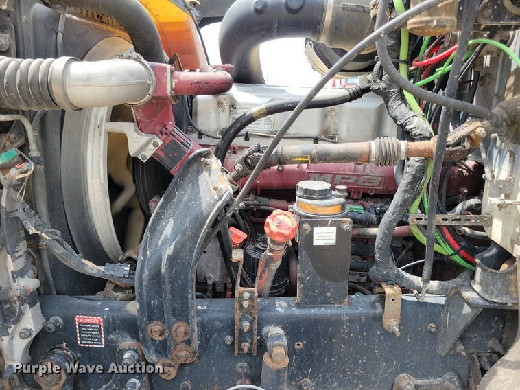 image for item DR4384 2013 Mack CHU613 semi truck