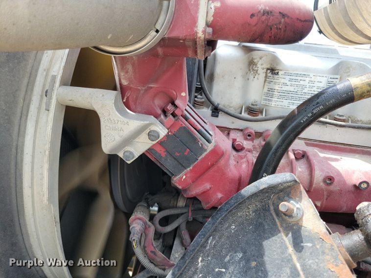 image for item DR4384 2013 Mack CHU613 semi truck