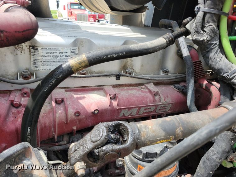 image for item DR4384 2013 Mack CHU613 semi truck