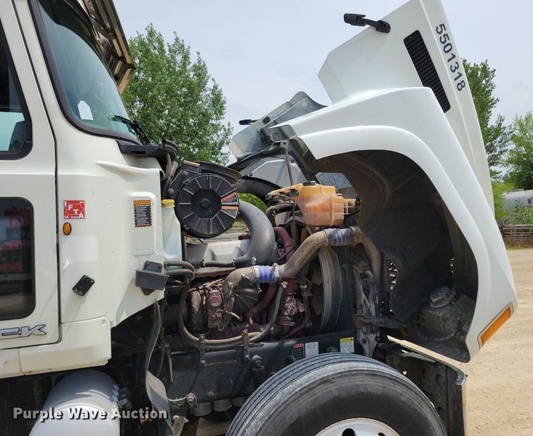 image for item DR4384 2013 Mack CHU613 semi truck