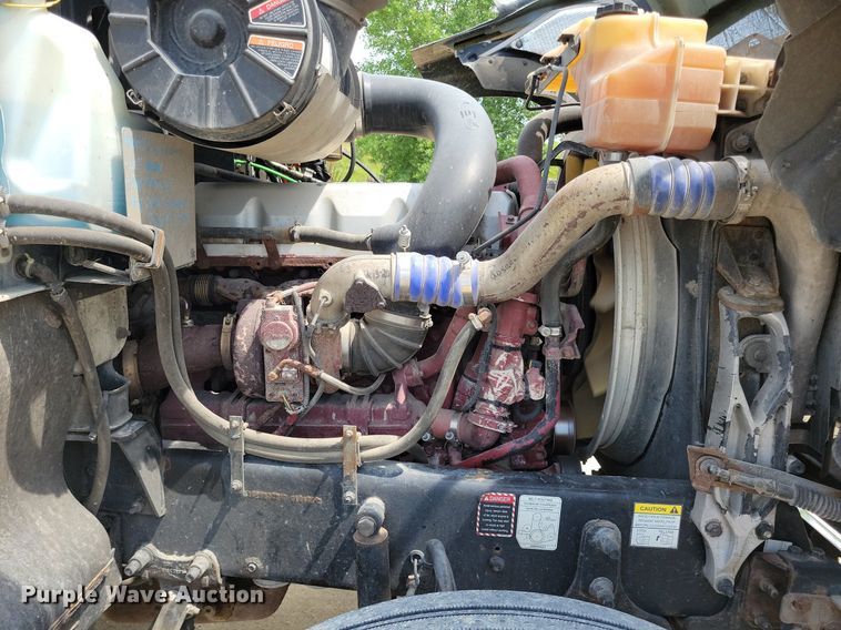 image for item DR4384 2013 Mack CHU613 semi truck