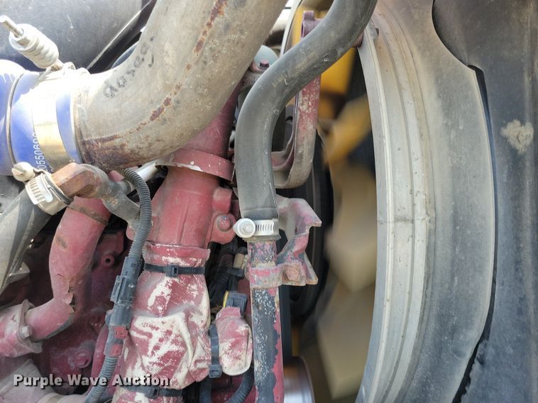 image for item DR4384 2013 Mack CHU613 semi truck