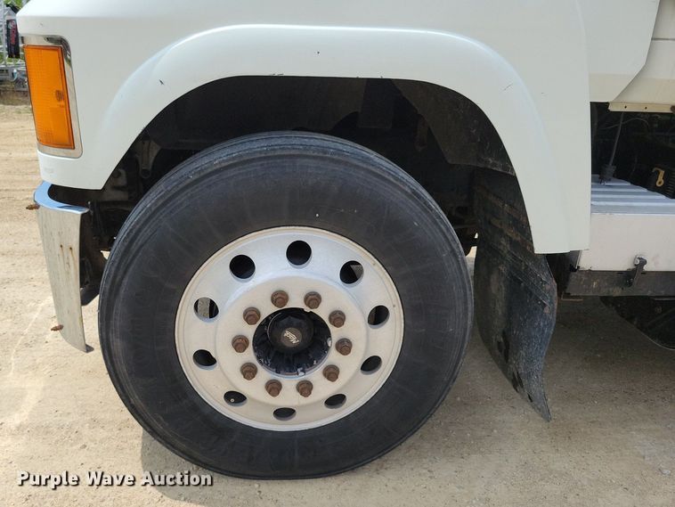 image for item DR4384 2013 Mack CHU613 semi truck