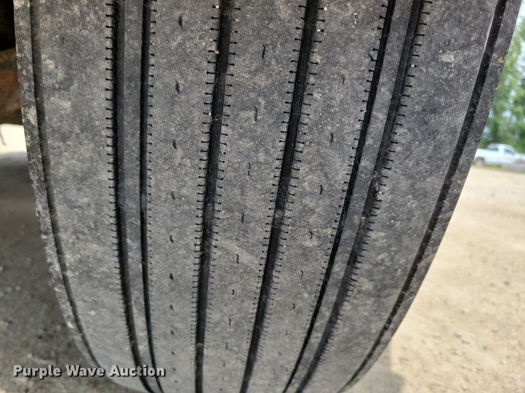 image for item DR4384 2013 Mack CHU613 semi truck