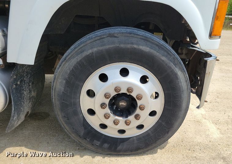 image for item DR4384 2013 Mack CHU613 semi truck